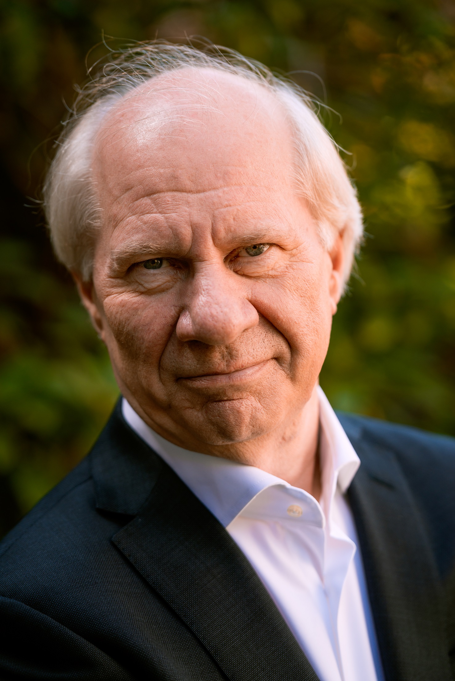 VIJFTIG JAAR SCHRIJVERSCHAP VAN JAN BROKKEN: Feestelijke avond in de Lutherse kerk in Amsterdam